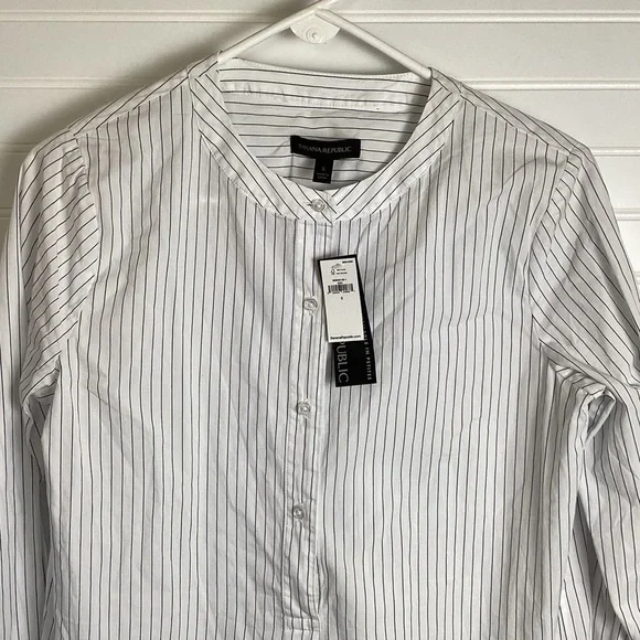 Banana Republic NWT 1/2 Button 3/4 Sleeve Blu& White Striped Top Shirt Small - Picture 2 of 6